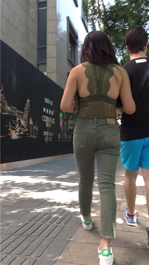 丰满的妹子[1.73G/MP4]