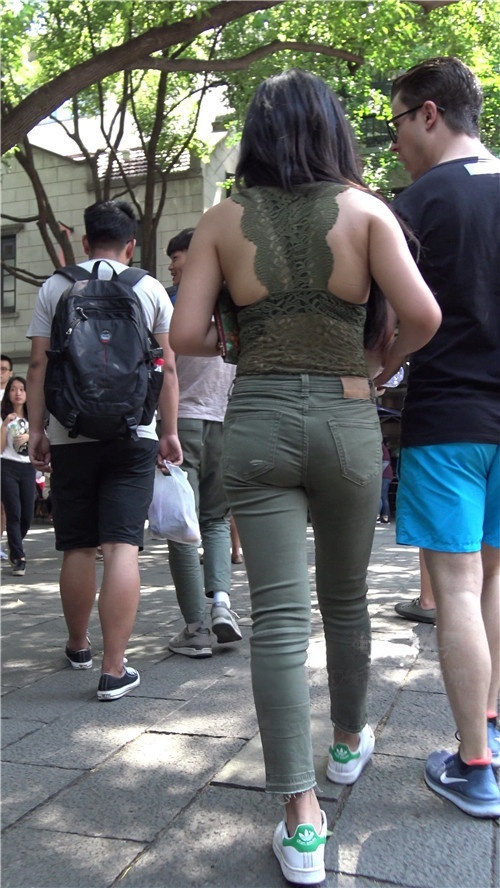 丰满的妹子[1.73G/MP4]