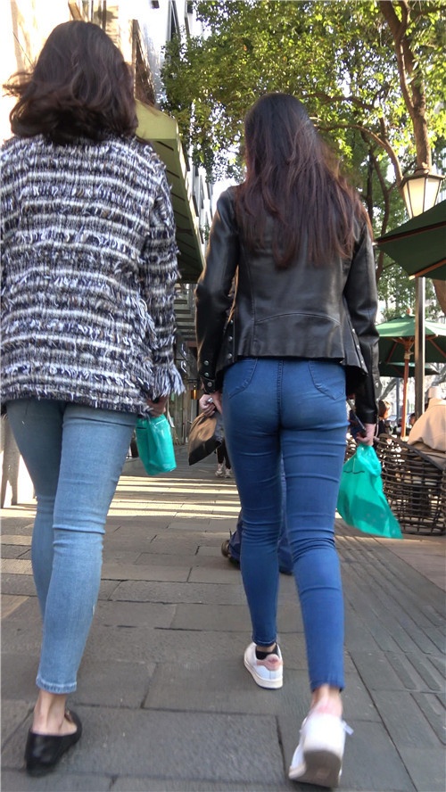 街拍长腿紧身牛仔裤美女[1.65G/MP4]