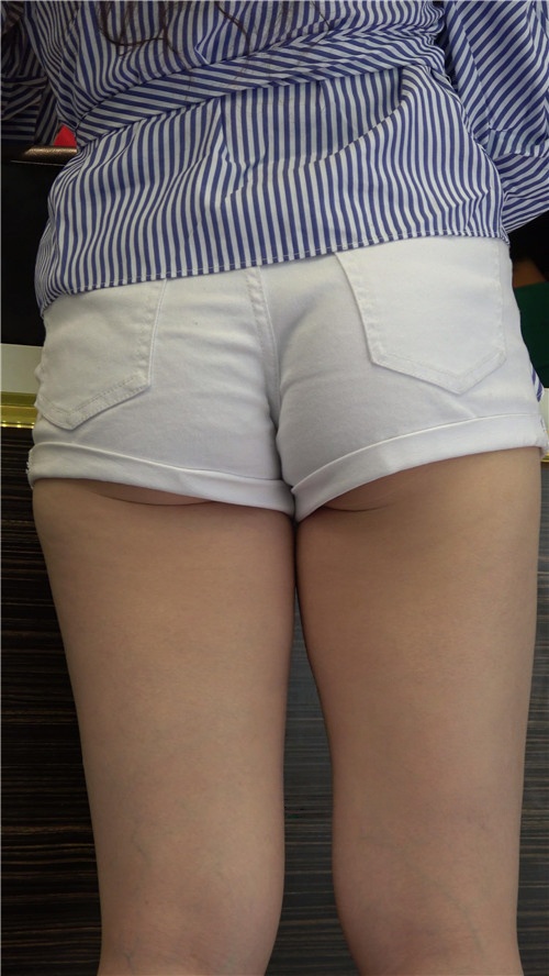 长腿白热裤妹子[1.54G/MP4]