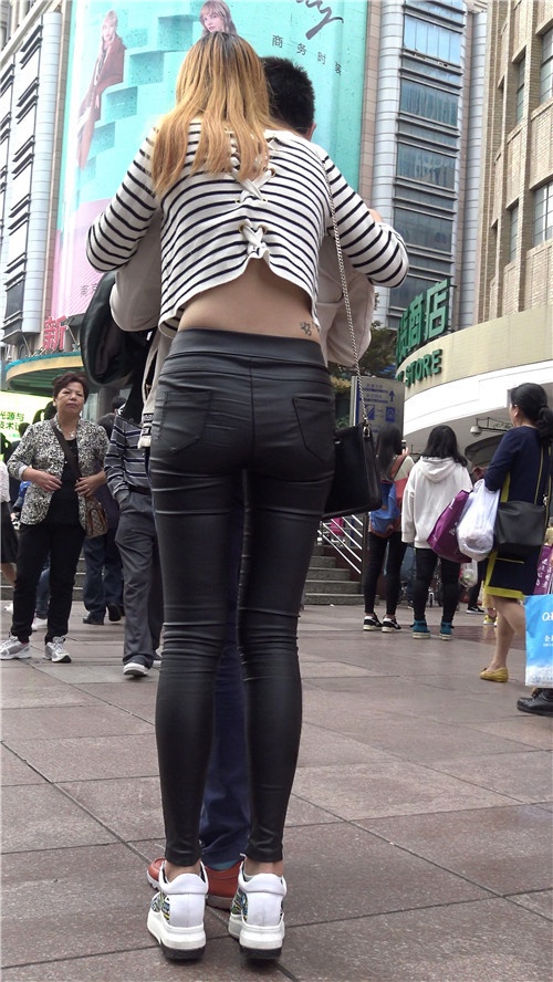 长腿皮裤黄发妹子[2.47G/MP4]