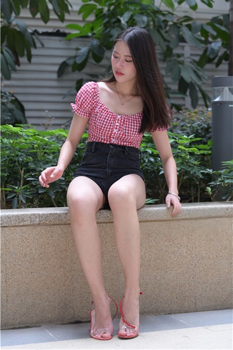 （套图二）黑色热裤大长腿小姐姐 (665P)[15.39G/JPG]