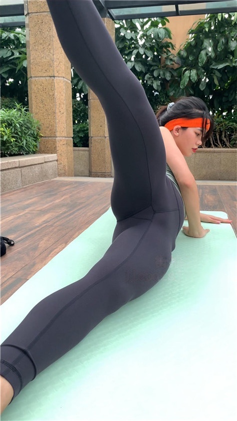 （视频）黑色瑜伽裤女孩 [8.27G/MP4]
