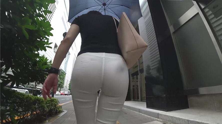 白色紧裤美眉极品圆翘屯[827M/MP4]