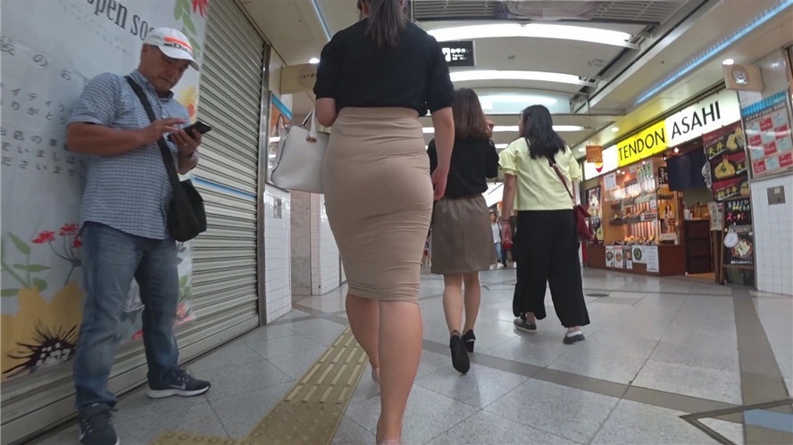 米色包屯长裙极品大腿OL[1.07G/MP4]