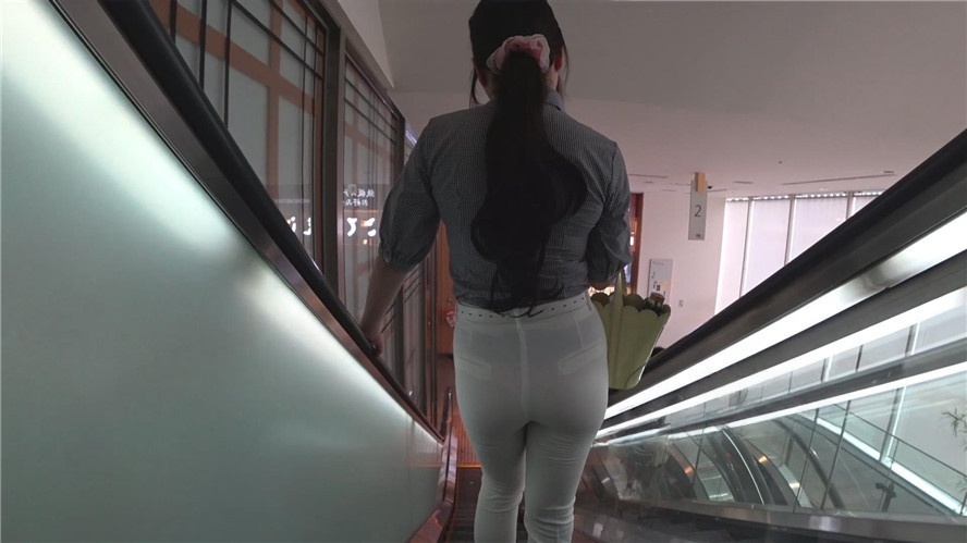 紧身白裤OL少妇[1.24G/MP4]