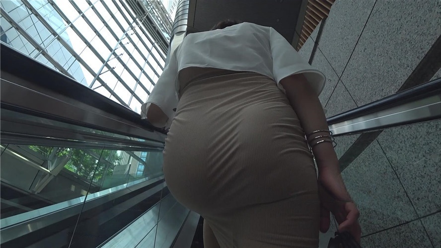 紧身包臀裙丰腴美眉[1.19G/MP4]