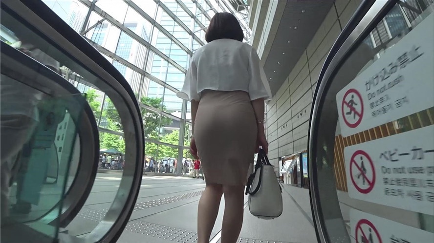 紧身包臀裙丰腴美眉[1.19G/MP4]