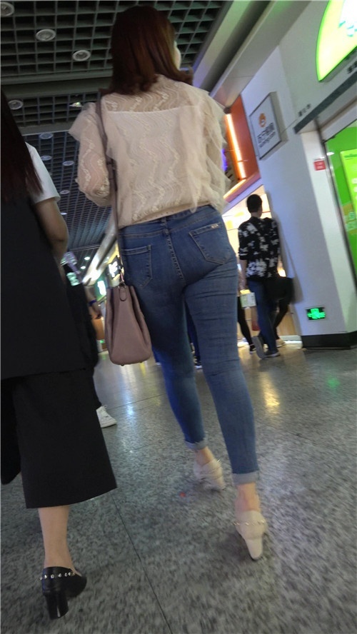 蓝色紧身牛仔裤美女[849M/MP4]