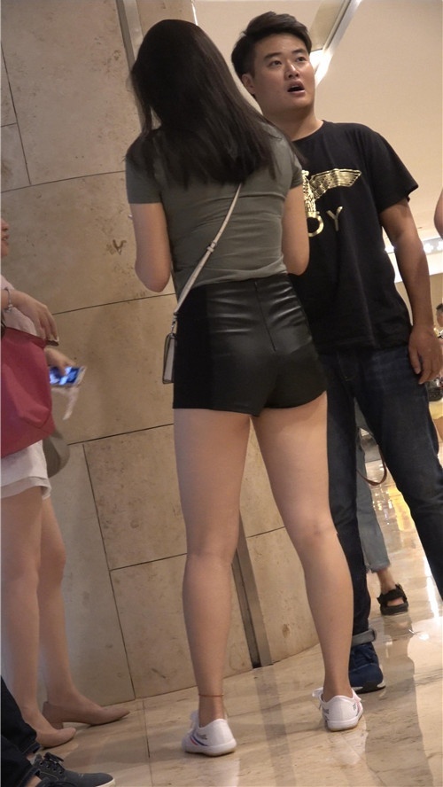 小皮裤丰腴美女[624M/MP4]