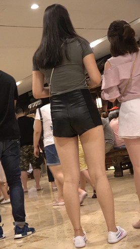 小皮裤丰腴美女[624M/MP4]