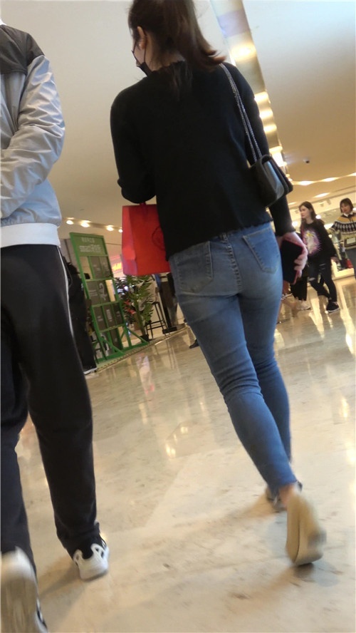 几组牛仔紧身裤MM[912M/MP4]