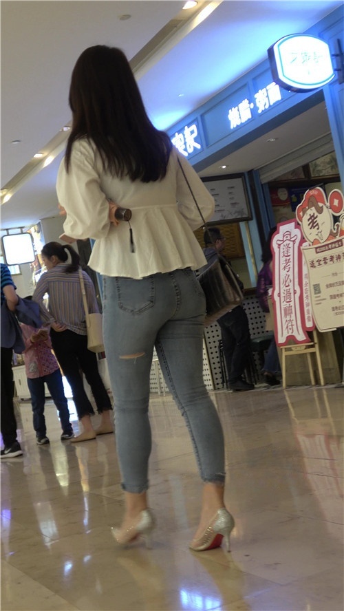 三组紧身牛仔裤美女[1.09G/MP4]