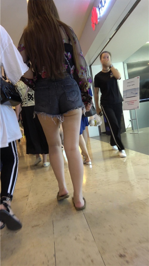 极品长发热裤美女[993M/MP4]