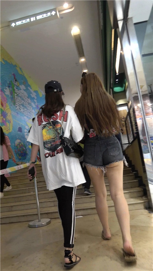 极品长发热裤美女[993M/MP4]