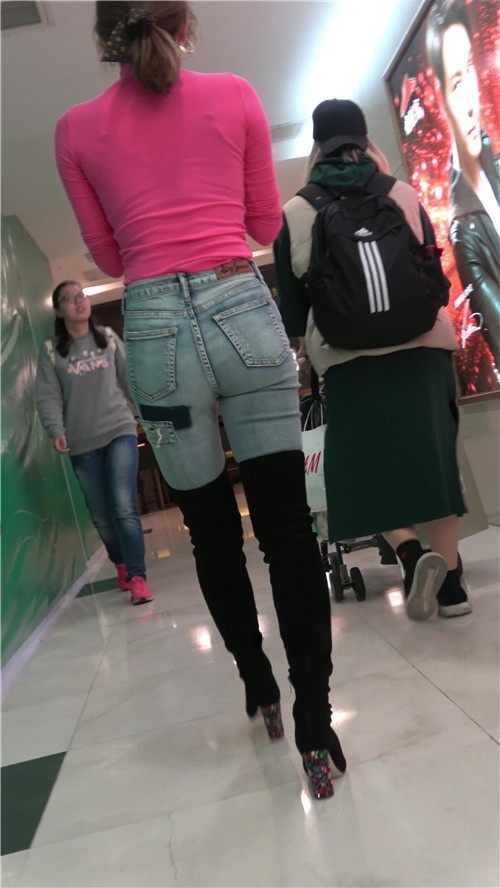 漂亮的高靴牛仔紧身裤美女[2.3G/MP4]