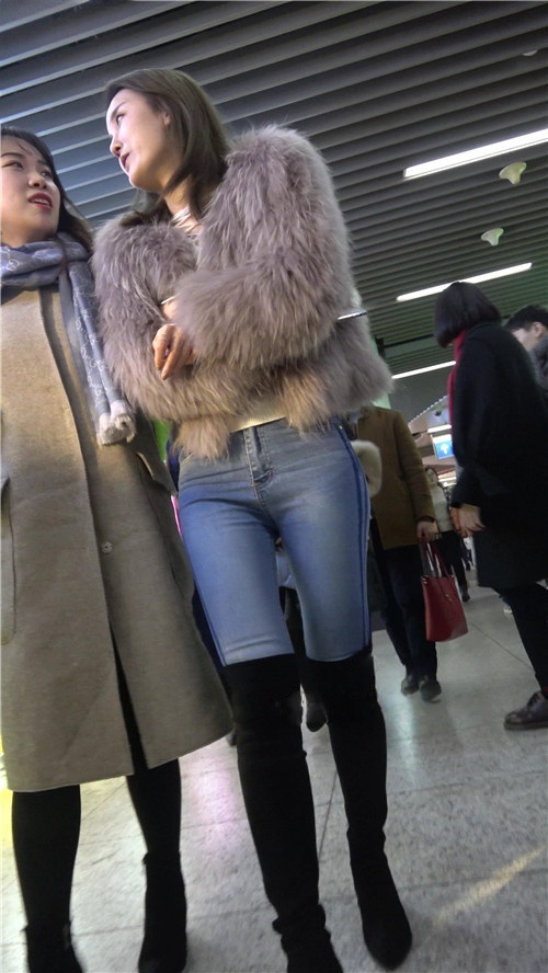 长腿牛仔裤黑色高靴美女[876M/MP4]