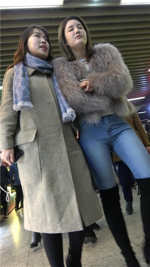 长腿牛仔裤黑色高靴美女[876M/MP4]