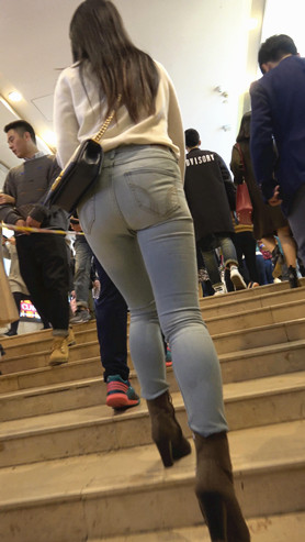 漂亮的极品牛仔紧身裤美女[594M/MP4]