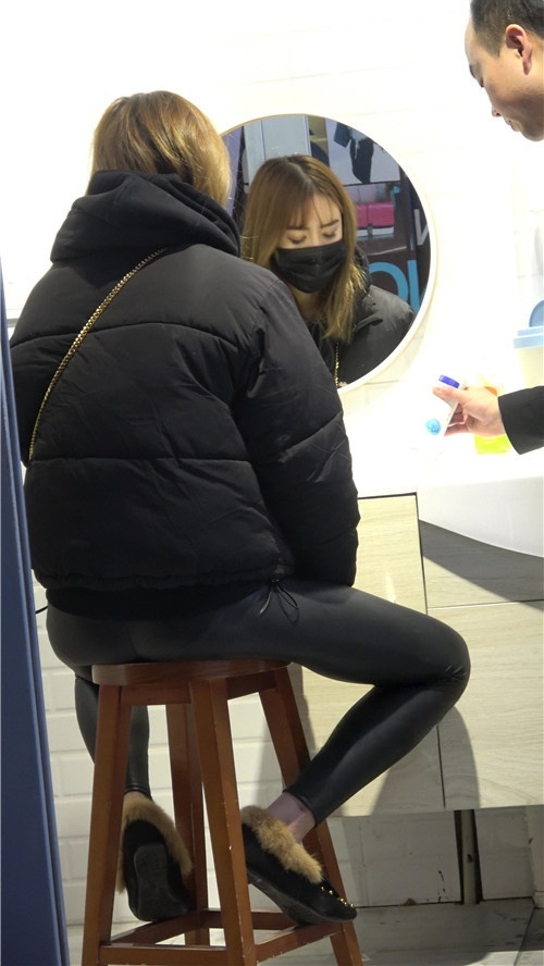 性感的皮裤美女[1.19G/MP4]