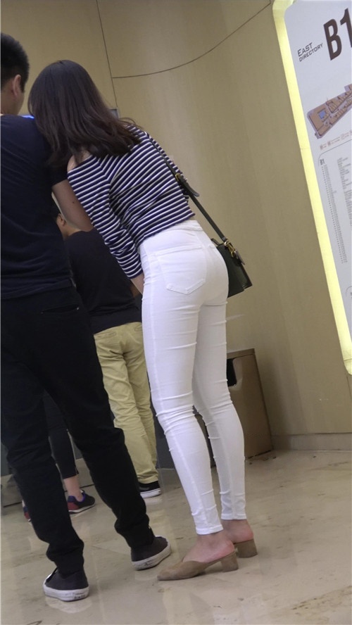 长腿白色紧身裤小姐姐[1012M/MP4]