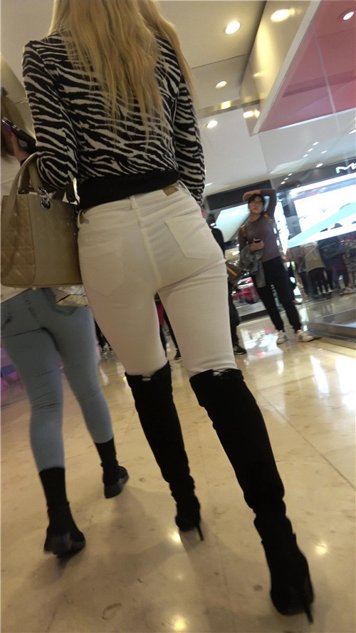 高靴白裤黄发妹子[1.84G/MP4]