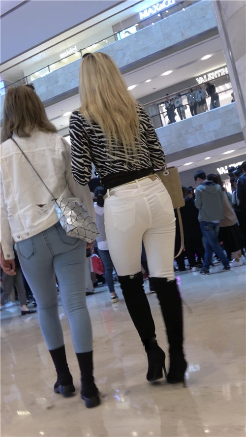 高靴白裤黄发妹子[1.84G/MP4]