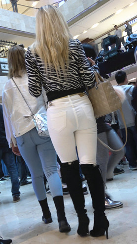 高靴白裤黄发妹子[1.84G/MP4]