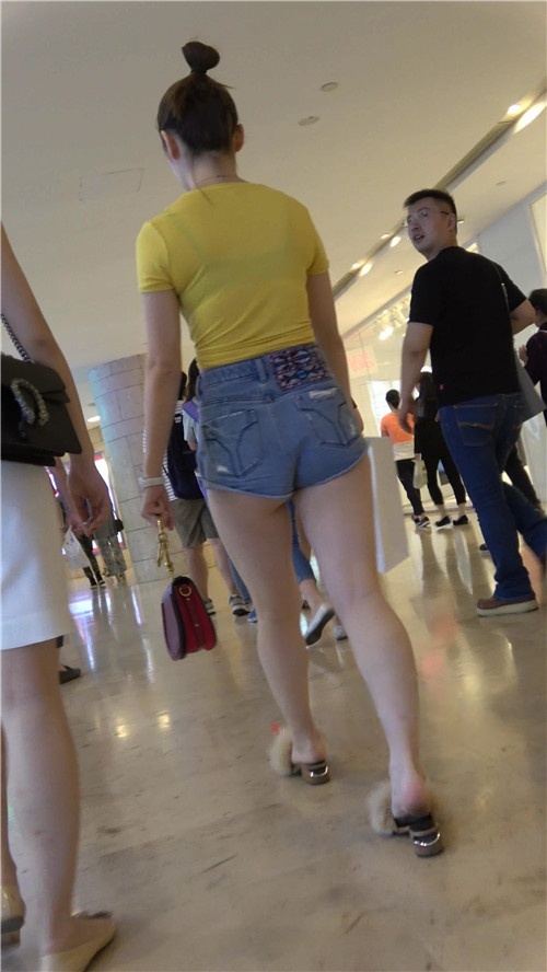 黄衣高腰热裤月牙美女[1.22G/MP4]