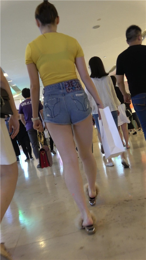 黄衣高腰热裤月牙美女[1.22G/MP4]