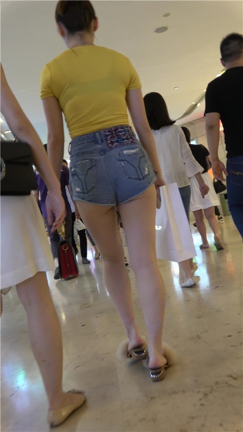 黄衣高腰热裤月牙美女[1.22G/MP4]