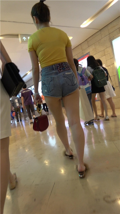 黄衣高腰热裤月牙美女[1.22G/MP4]