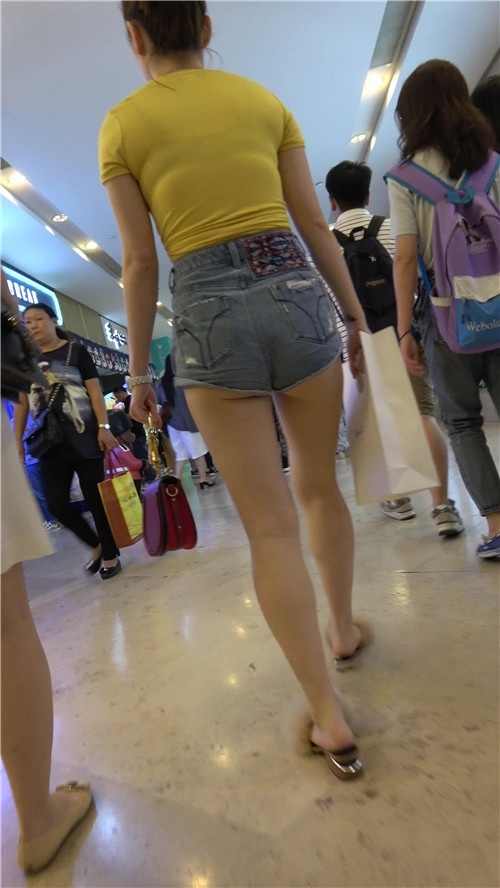 黄衣高腰热裤月牙美女[1.22G/MP4]