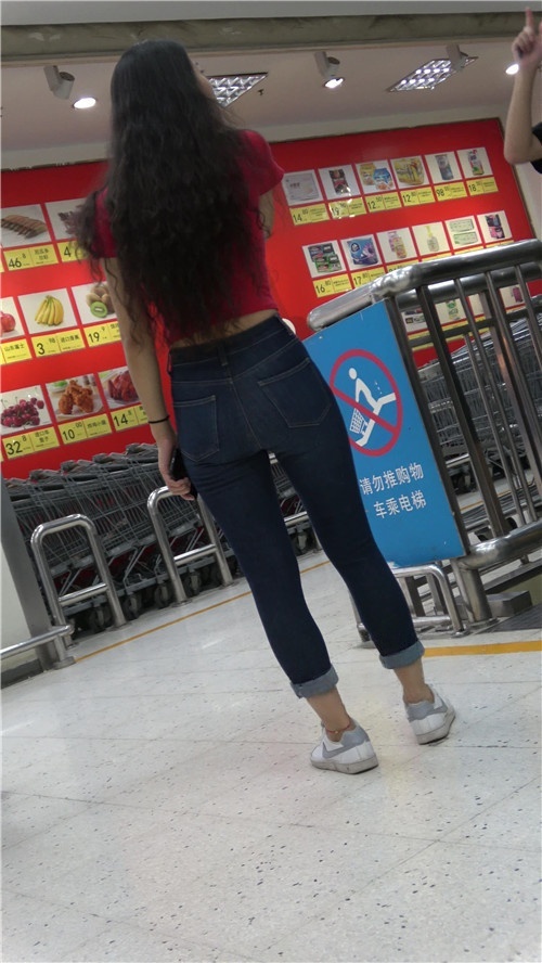 极品超紧牛仔长发美女[920M/MP4]