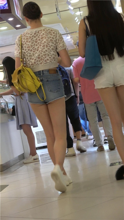 漂亮的长腿国外美女[1.13G/MP4]