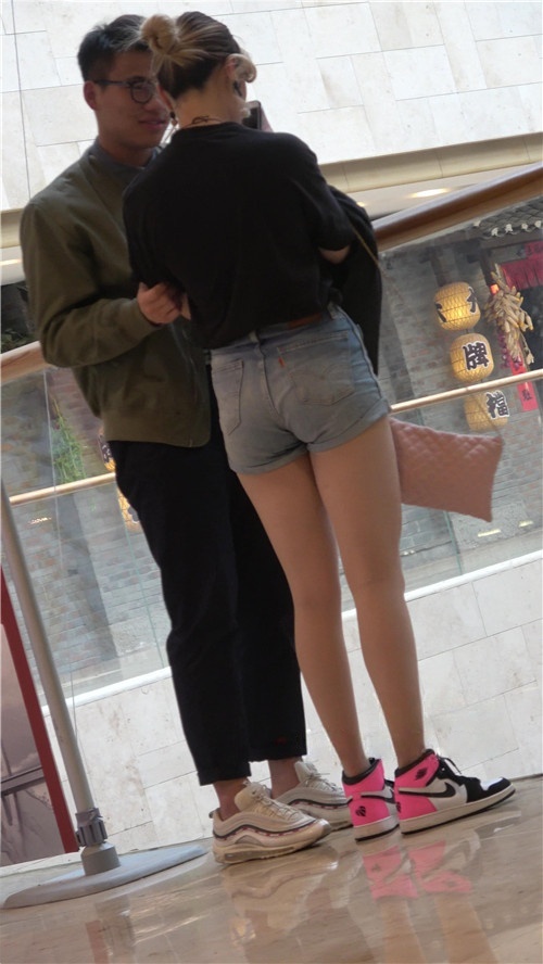 丰腴热裤小姐姐[509M/MP4]