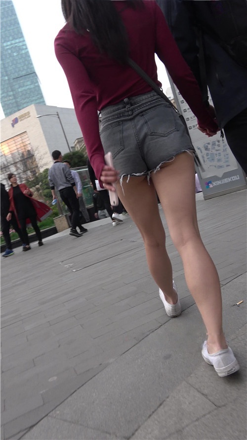 丰腴热裤小姐姐[509M/MP4]