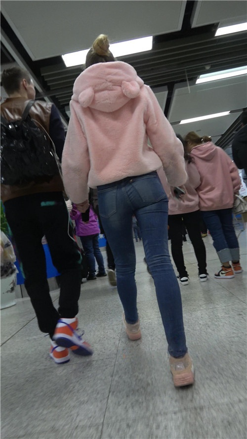 两组国外小妹[637M/MP4]