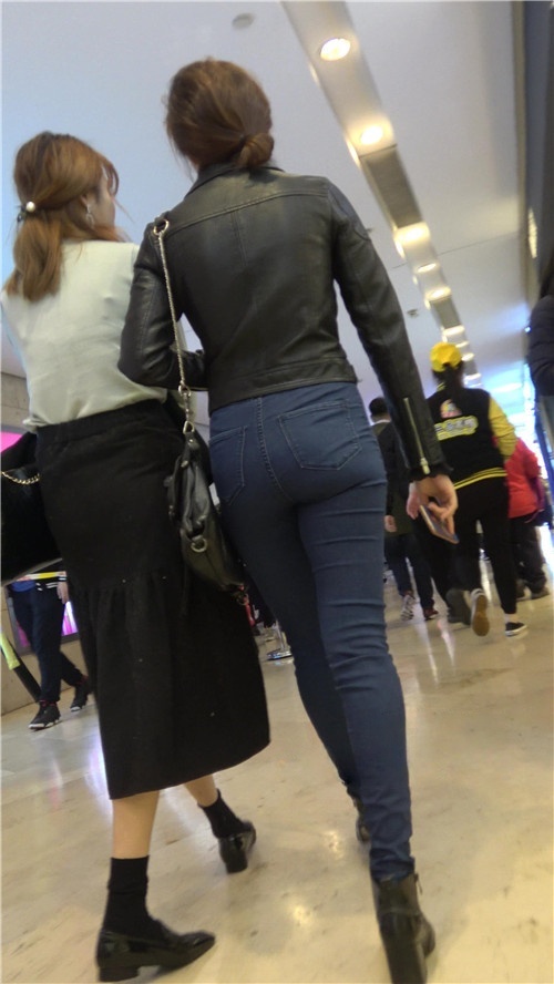 漂亮的牛仔紧身裤美女[1.12G/MP4]