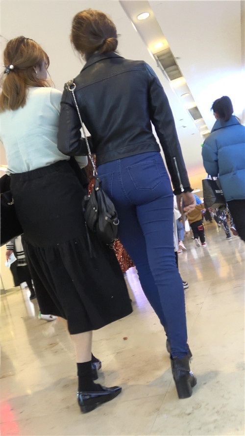 漂亮的牛仔紧身裤美女[1.12G/MP4]