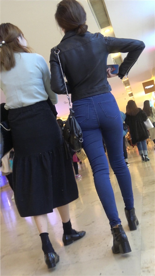 漂亮的牛仔紧身裤美女[1.12G/MP4]