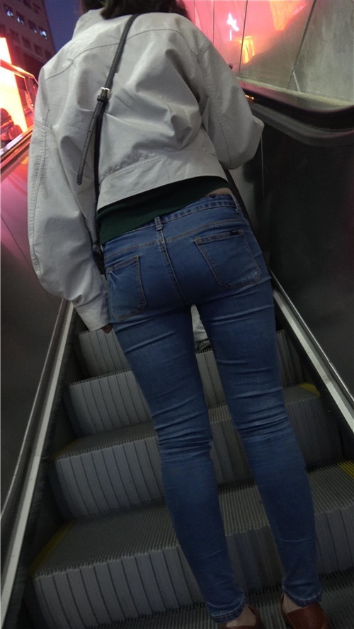 蓝牛紧身裤妹子[1.15G/MP4]