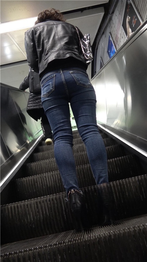 蓝牛紧身裤妹子[1.15G/MP4]