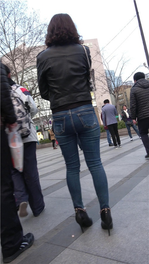 蓝牛紧身裤妹子[1.15G/MP4]