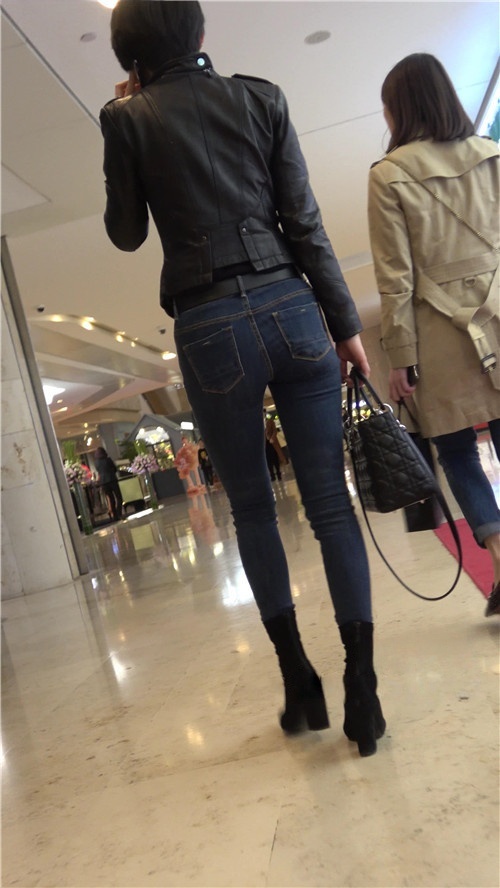 长腿牛仔裤短发妹子[900M/MP4]