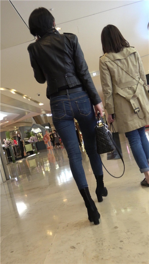 长腿牛仔裤短发妹子[900M/MP4]