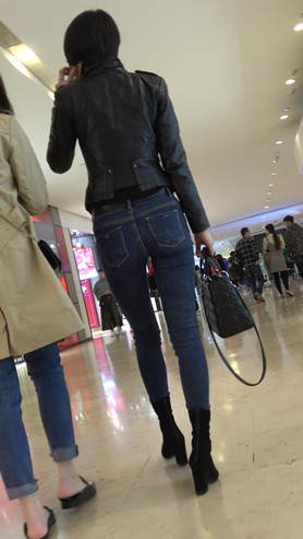 长腿牛仔裤短发妹子[900M/MP4]