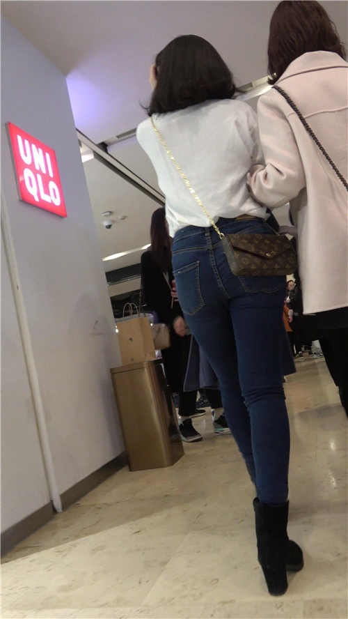 街拍三组牛仔裤MM[839M/MP4]