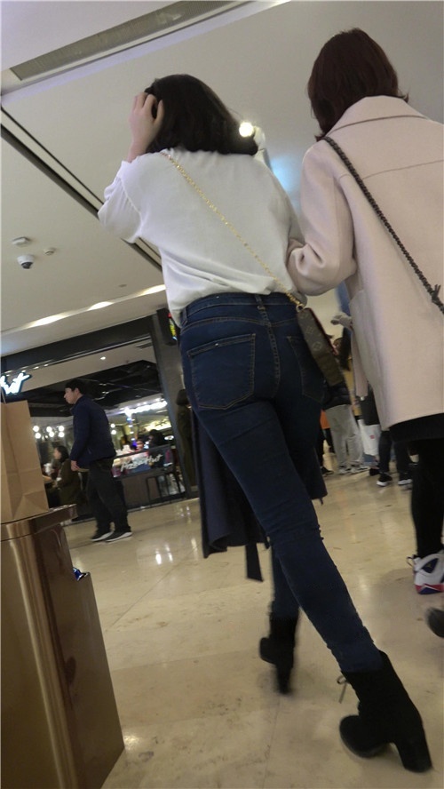 街拍三组牛仔裤MM[839M/MP4]