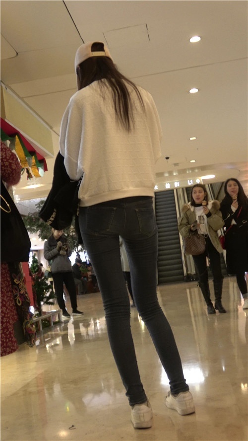 街拍三组牛仔裤MM[839M/MP4]